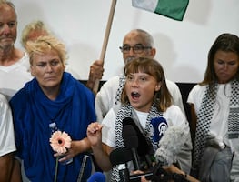 Greta Thunberg denuncia: “Israel está intentando eliminar a una población entera” tras ser deportada a Grecia