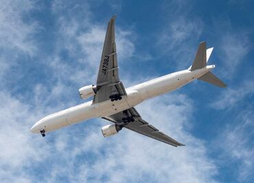 Acusan a mujer que agredió a musulmana en pleno a vuelo a Detroit