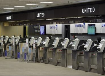 United Airlines planea recortar más de 16 mil empleos en octubre