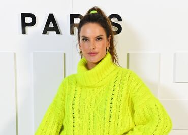 Alessandra Ambrosio cautiva París con minifalda de lujo