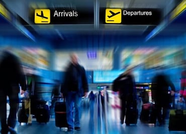 Prevén en EU récord de vuelos por feriado del Día de Trabajo