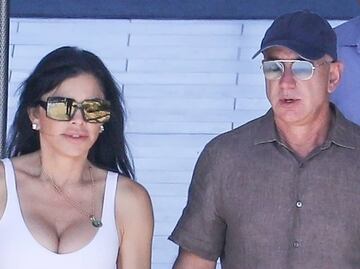 Novia de Jeff Bezos delinea sus curvas con top ajustado y leggings en LA