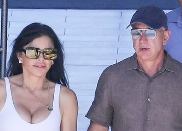 Novia de Jeff Bezos delinea sus curvas con top ajustado y leggings en LA