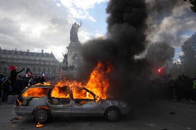 París arde en protestas: autos incendiados, saqueos y 272 detenidos en toda Francia