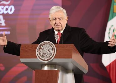 AMLO lanza el Fondo de Pensiones y promete jubilaciones con sueldo completo.
