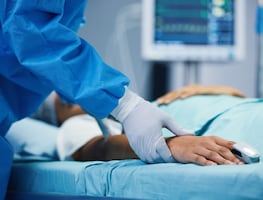 Investigan a hospital por intervenir pierna equivocada de una niña