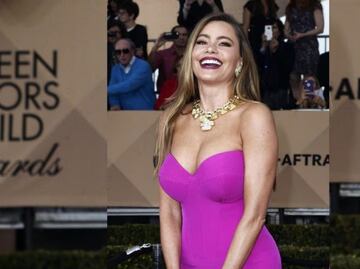Sofía Vergara cumple 53 años y celebra con bikini blanco de impacto en Cerdeña