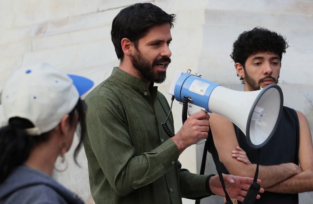 Enrique Guerrero, hermano de Manuel Guerrero, se manifestó en CDMX. EFE/Mario Guzmán