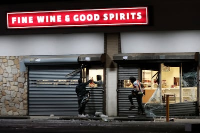 Ola de saqueos en Filadelfia: Adolescentes arrasan con tiendas tras protestas pacíficas (VIDEOS)