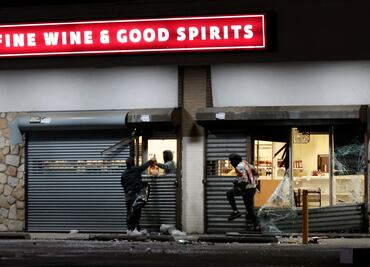 Ola de saqueos en Filadelfia: Adolescentes arrasan con tiendas tras protestas pacíficas (VIDEOS)