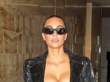 Kim Kardashian arrasa con diminuto top y look estilo' Matrix' en Milán