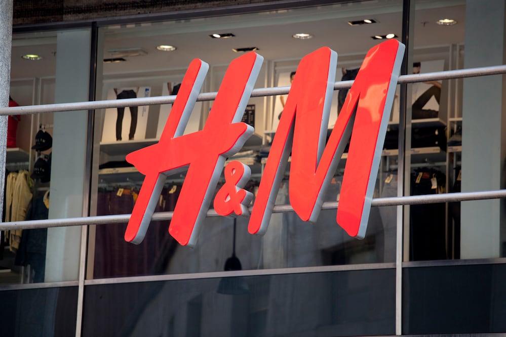 ¡CUIDADO! Profeco advierte sobre presencia de plomo en estos brazaletes de H&M. iStock/AngiePhotos