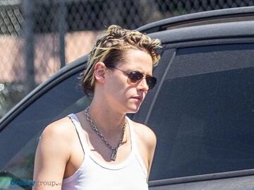 Kristen Stewart pasea con leggings y braless en Los Ángeles