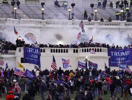 Citan a más ex funcionarios de Trump por asalto al Capitolio