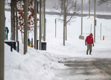 Tormenta invernal en Estados Unidos deja frío gélido y causa muertes y decenas de accidentes