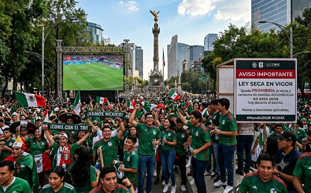 Ley seca en México vs Chequia CDMX: multas, horarios, zonas donde aplica y si te pueden sancionar por beber en la calle. Foto: IA