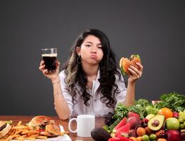 Colesterol. Los seis alimentos que elevan el riesgo de sufrir un infarto, según expertos