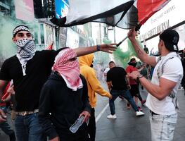 Video. Sujetos atacan brutalmente a judío en Times Square