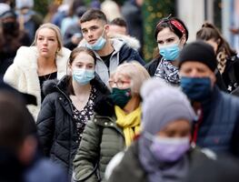 Nuevas variantes de ómicron son más infecciosas, alertan en EU