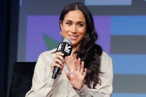 Padre de Meghan Markle es hospitalizado en cuidados intensivos tras cirugía de emergencia