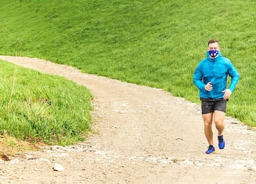 ¿Es necesario usar cubrebocas al correr? Esto dicen los expertos