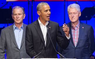 Obama, Bush y Clinton se vacunarían en público