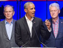 Obama, Bush y Clinton se vacunarían en público