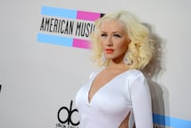 Christina Aguilera luce casi irreconocible en outfit de transparencias y celebra 45 años
