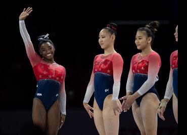 Simone Biles corona al equipo de EU en el Mundial de gimnasia