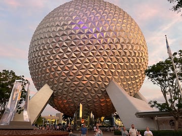 ¿Qué hay dentro de Spaceship Earth, la esfera de EPCOT en Disney World?