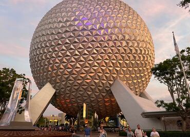 ¿Qué hay dentro de Spaceship Earth, la esfera de EPCOT en Disney World?