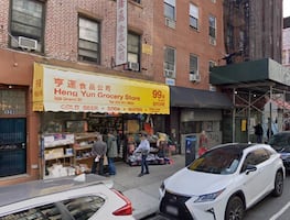 "Maldita inmigrante": hombre golpea a mujer que le pidió usar cubrebocas en NY