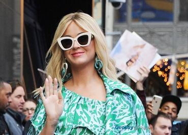 Katy Perry irradia belleza con vestido verde en Nueva York