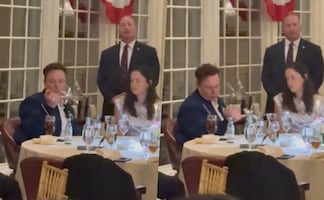 Critican a Elon Musk por jugar con cubiertos en cena elegante de Trump: “Las payasadas de un magnate”