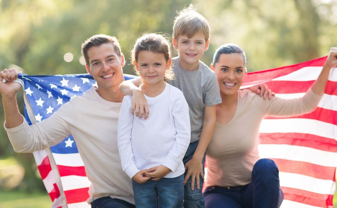 Green Card. iStock/ Michaeljunk