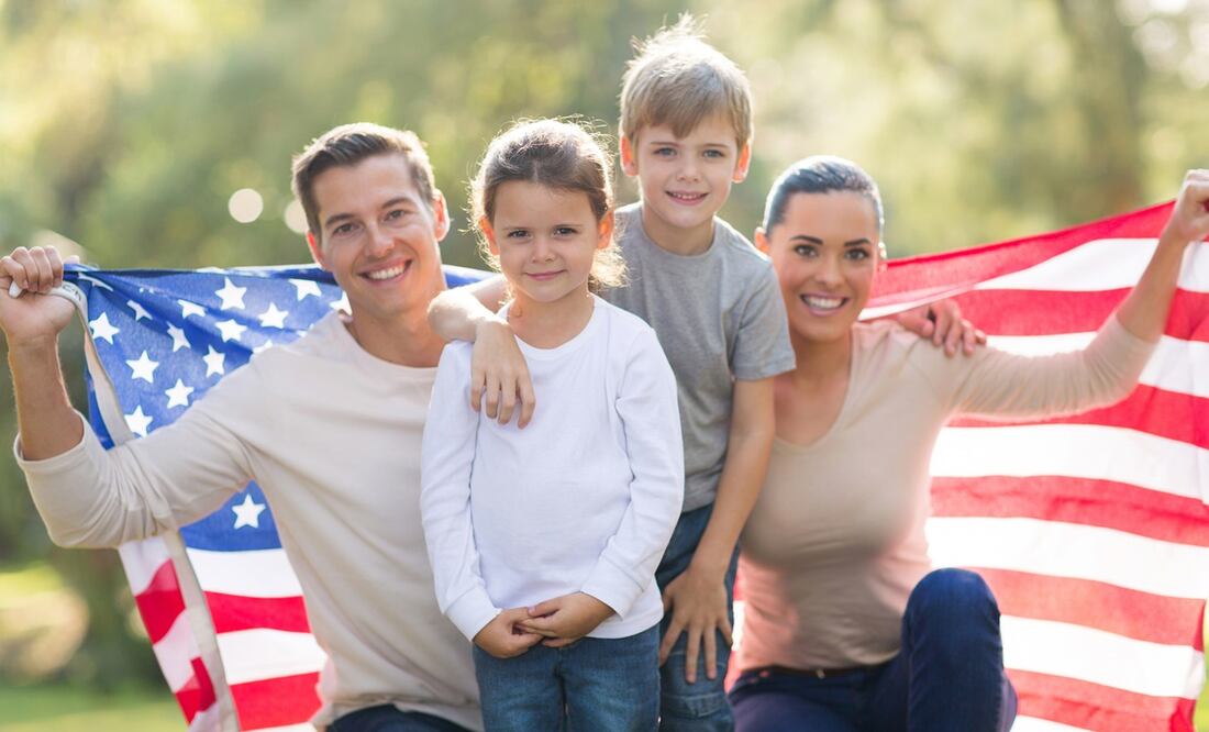 Green Card. iStock/ Michaeljunk