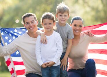 ¿Tienes visa? Así puedes hacer un “Ajuste de Estatus” para pedir la residencia en Estados Unidos