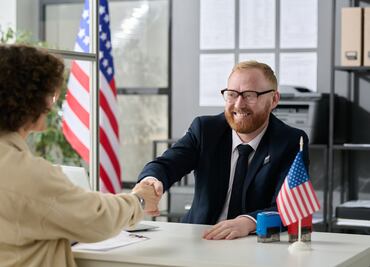 ¡Hay vacantes! Consulado de Estados Unidos busca asistente de visas y paga $321,013 pesos anuales; no se necesita licenciatura