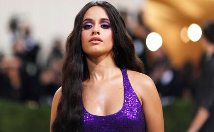 Camila Cabello luce figura 'irreal' con bikini 'animal print' en la piscina