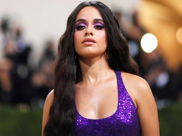 Camila Cabello luce figura 'irreal' con bikini 'animal print' en la piscina