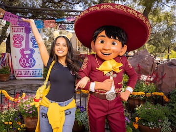 Becky G presume su espectacular viaje a Disneyland Resort con un toque mexicano