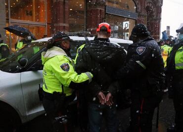 Ottawa. Policía lanza operativo contra antivacunas para desbloquear calles