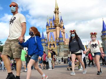 Ron DeSantis va por Disney; pide revocar ley que le permite operar como gobierno