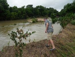 Más lluvias frenan labores de búsqueda de personas por inundaciones en Texas