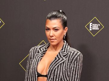Kourtney Kardashian presume silueta en ropa interior