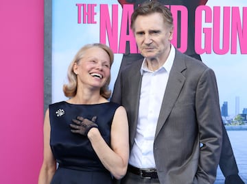 Pamela Anderson, (58 años), y Liam Neeson (73 años) sorprenden con romance fuera del set