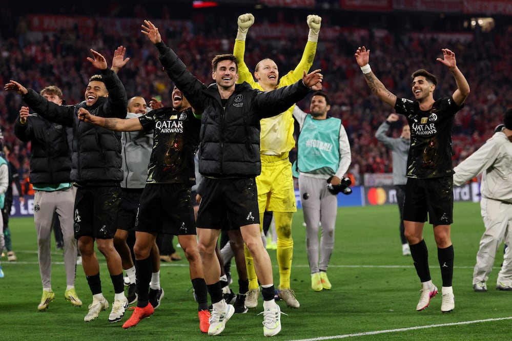 “Hemos defendido como los ángeles”: Luis Enrique emociona a fans del PSG tras llegar a la final de la Champions (Photo by FRANCK FIFE / AFP)