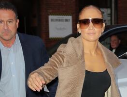 Jennifer Lopez destila glamour con ajustado atuendo deportivo en NY