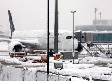 Alerta en Múnich: Aeropuerto paralizado por lluvia helada; más de 700 vuelos afectados