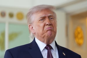 Escala la tensión: Trump rechaza disculparse y tunde al Papa por postura sobre Irán, "está equivocado"